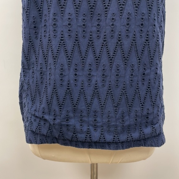 J. Crew Geometric Embroidered Eyelet Sleeveless Woven Blouse Navy 4 Tall - Picture 3 of 9